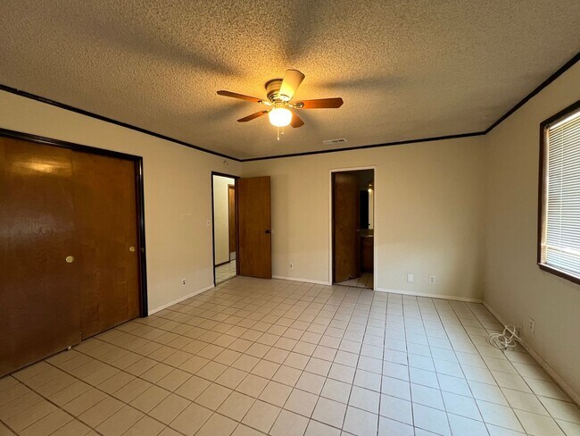 Building Photo - 3 Bedroom 2 Bathroom House with RV Parking...