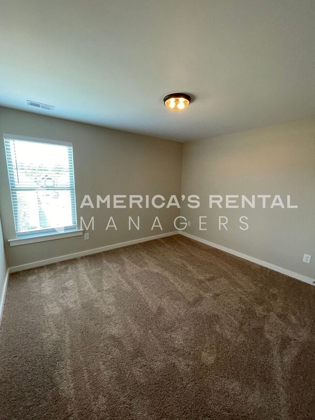 Building Photo - Home for Rent in Calera, AL!!! View with 48 Hours Notice!