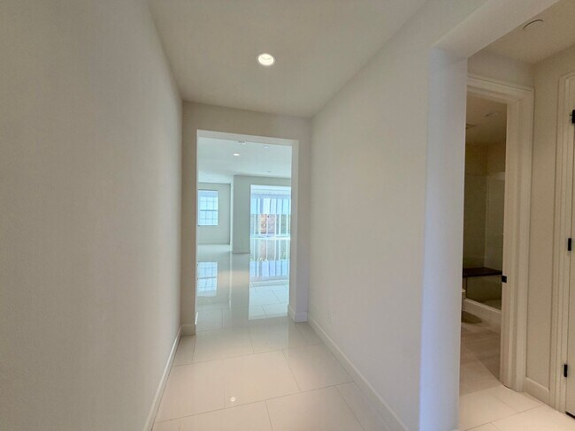 Building Photo - Gorgeous 4 bed 3 bath in the desired Portola Springs