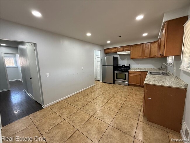 Building Photo - 8064 Whitefield St