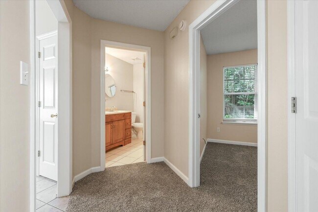 Building Photo - 135 Ivernia Loop
