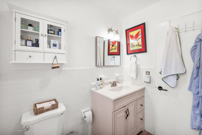 Building Photo - 549 Fairwind Dr