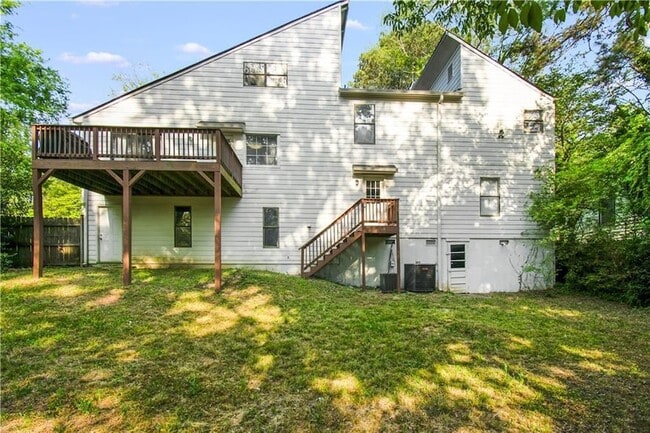 Building Photo - 3950 Lookout Point Dr