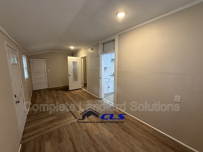Building Photo - 2132 Blaine Ave