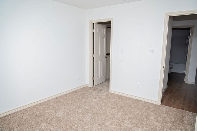 Building Photo - Modern Comfort in Lee High School District...