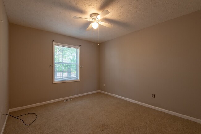 Building Photo - 1128 Chinook St