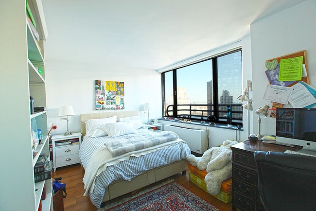 Building Photo - 30 West 60th Street