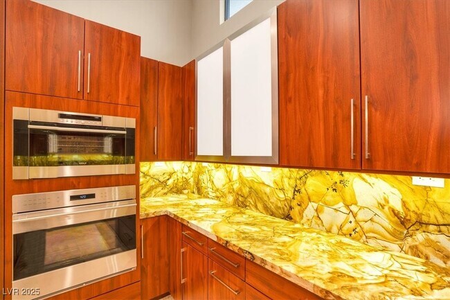 Building Photo - 32 Hunting Horn Dr
