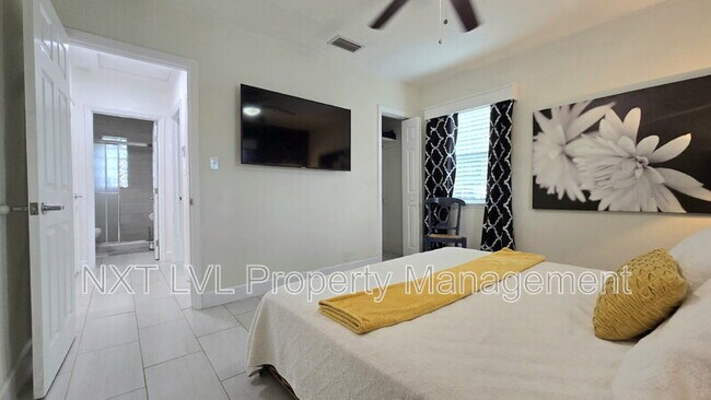 Building Photo - 509 W Olympia Ave