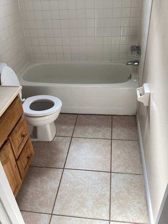 Building Photo - Charming Three-Bedroom, Two-Bathroom Single-Family Home!