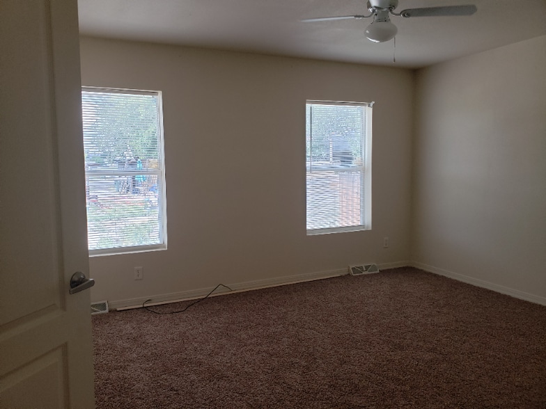 Building Photo - 2828 Elm Ave