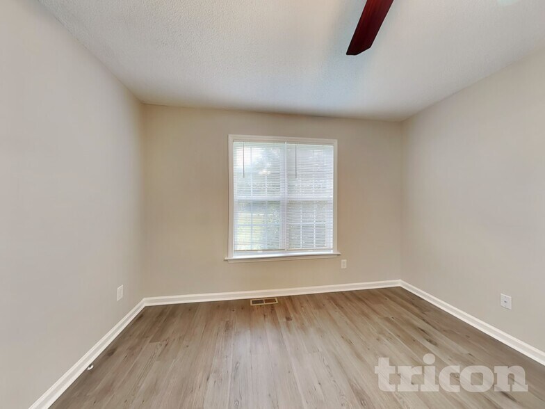 Building Photo - 105 Pinto Ln