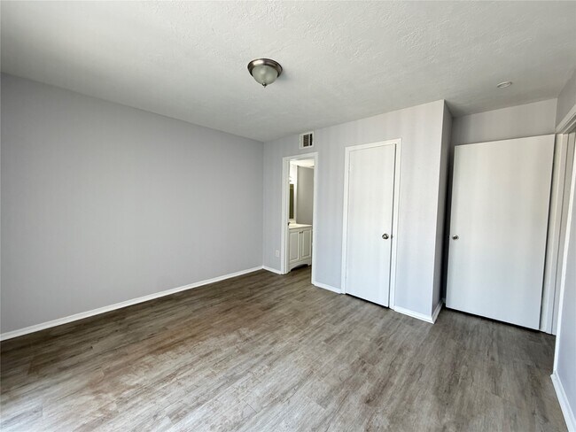 Building Photo - 11545 Beechnut St