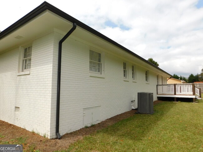 Building Photo - 1229 Fairview Dr