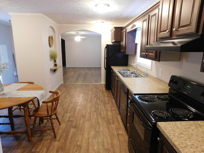 Kitchen - 112 Donald Dr
