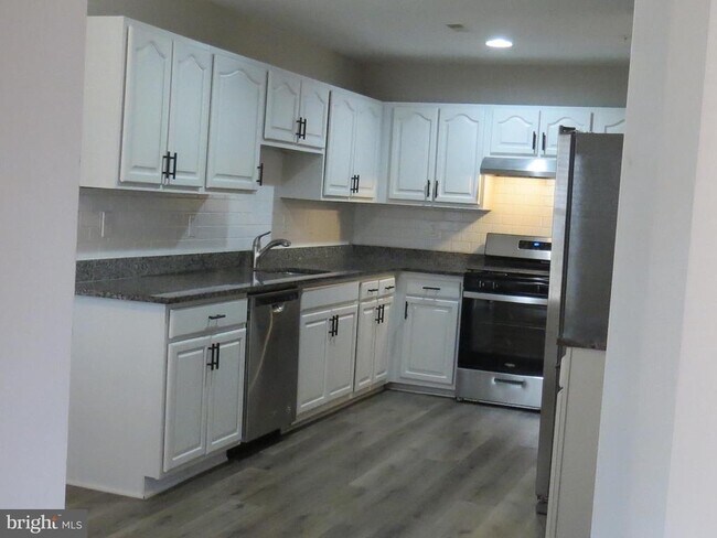 Building Photo - 16202 Ellipse Terrace