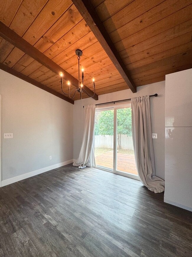 Building Photo - Private Renovated Home in Westside Redding