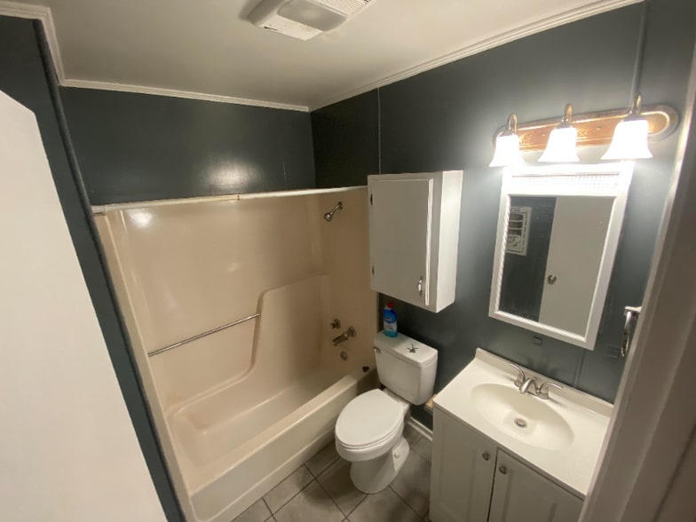 Building Photo - 409 Fieldcrest Dr