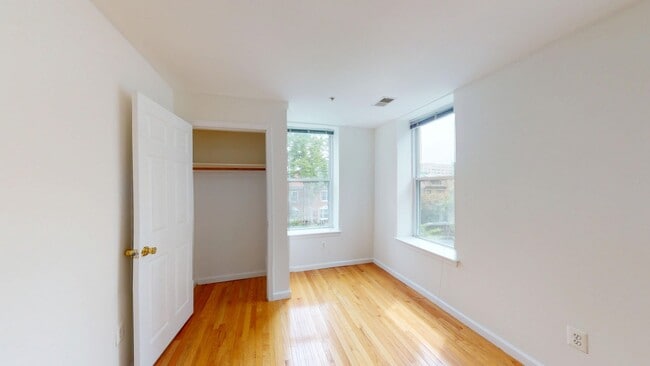 Building Photo - Newly Available Three Bedroom Condo in Col...