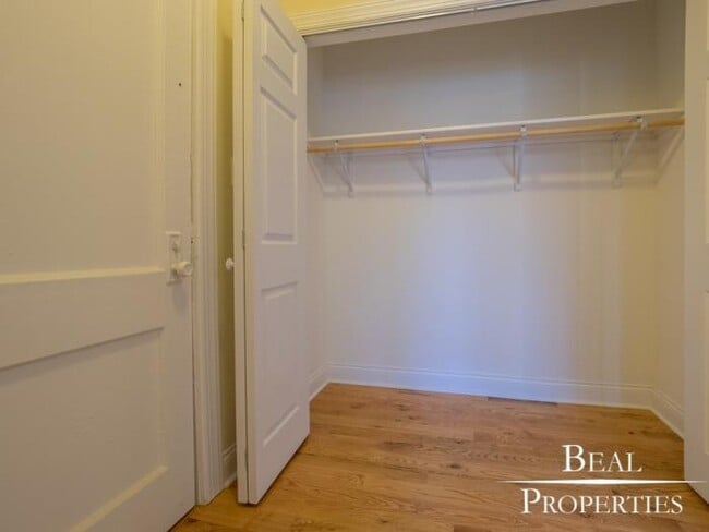 Building Photo - 1 bedroom in CHICAGO IL 60657