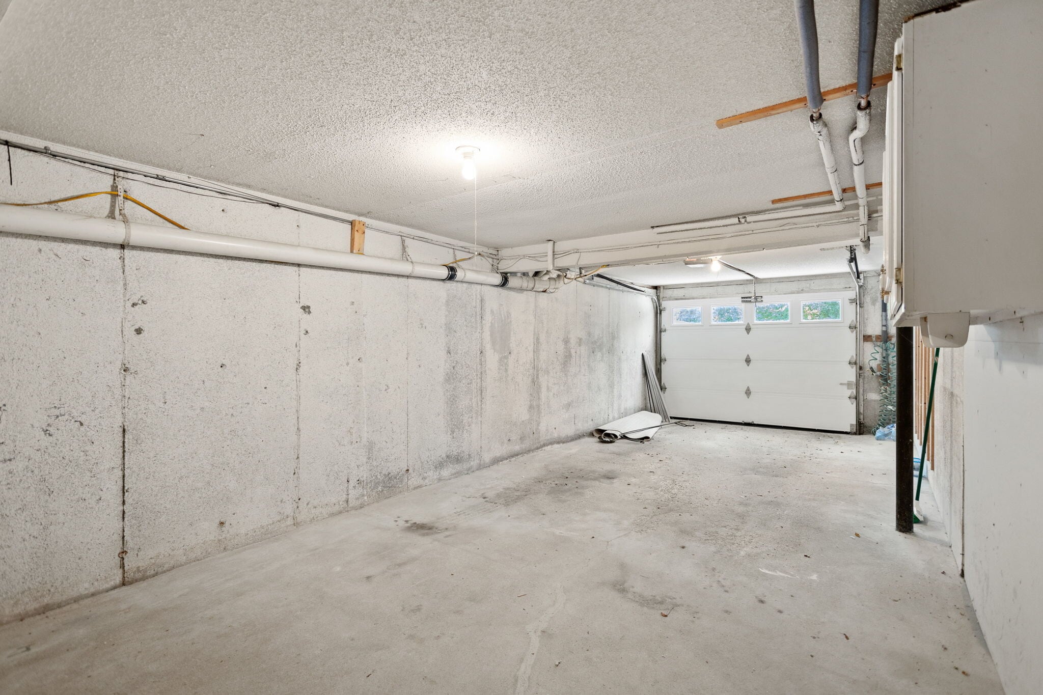 Building Photo - 24 Oakridge Dr