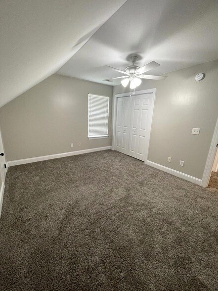 Building Photo - 383 Springview Ln