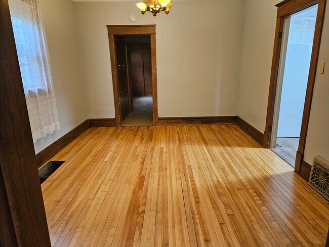 Building Photo - 637 Ruble Ave