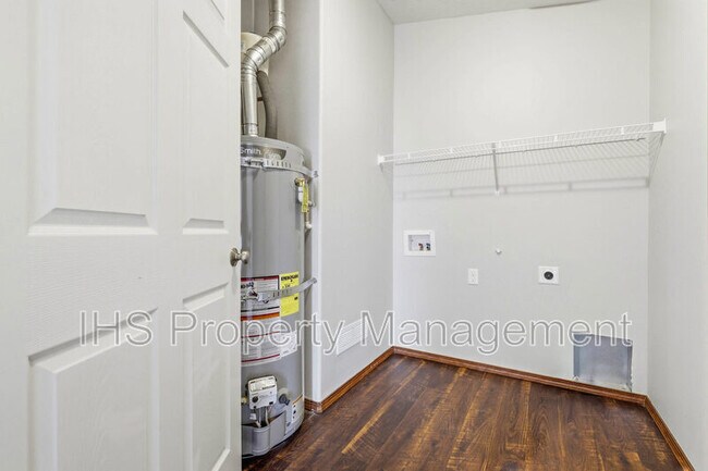 Building Photo - 5520 Leon Ct