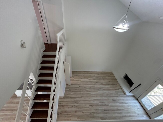 Building Photo - Beautifully crafted Home!
