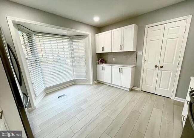 Building Photo - 6633 McLean Ct