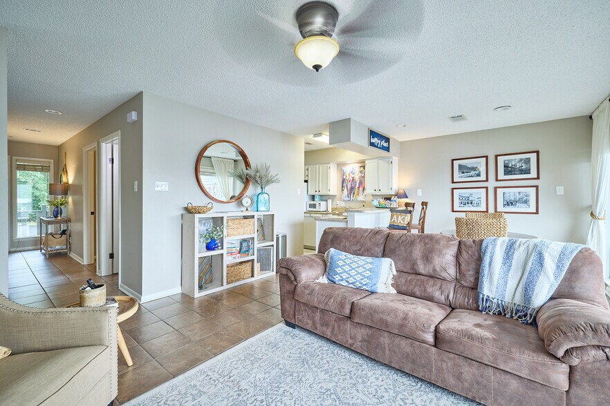 Building Photo - 400 Farr Shores Dr