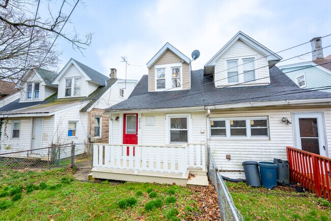 Building Photo - 2013 Edgmont Ave