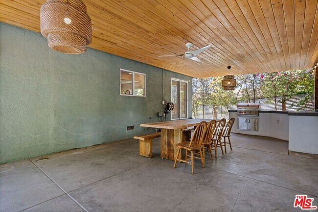 Building Photo - 2320 Belleglade Ave