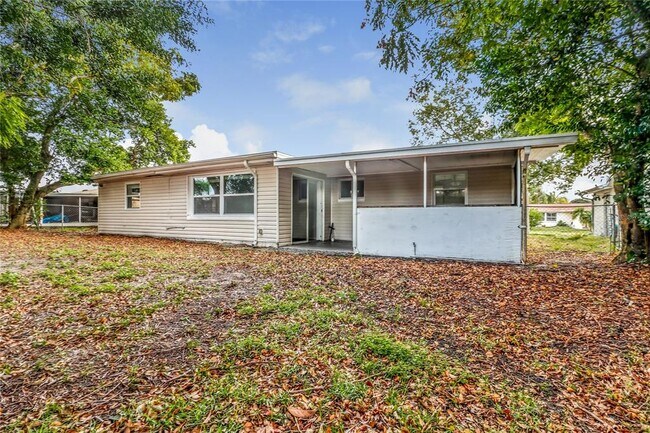 Building Photo - 5815 Dahlia Ave