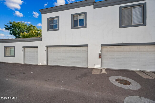 Building Photo - 4608 W Maryland Ave