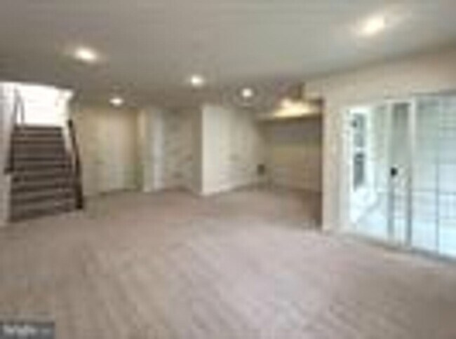 Building Photo - Beautiful 3bd 2/2bths town home in Summerfield Village!