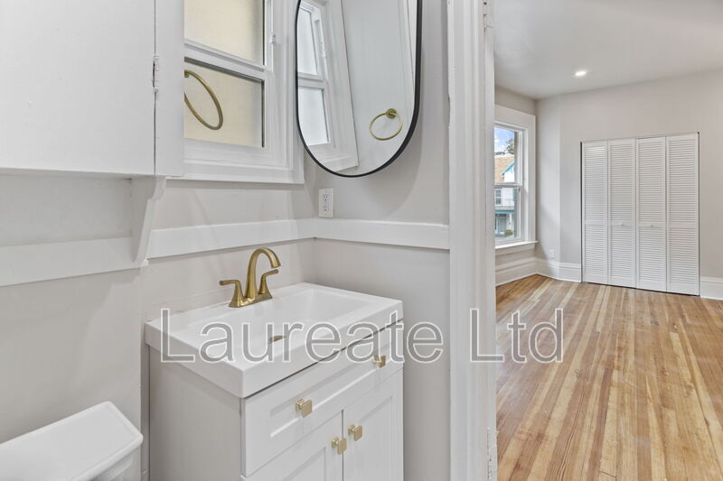 Building Photo - 1058 N Pearl St