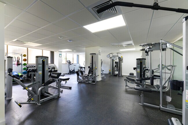 Building Photo - 5600 N Flagler Dr