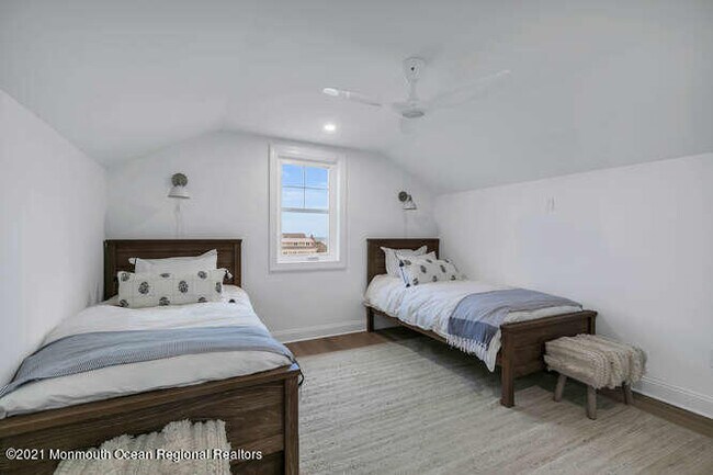 Building Photo - 916 Ocean Ave