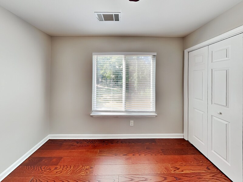 Building Photo - 1020 Camelot Dr