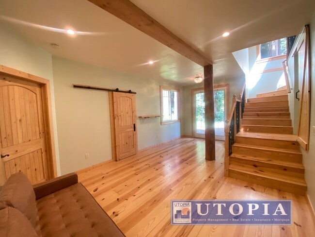 Building Photo - Gorgeous 4-bedroom, 2-bathroom Forest Lake Home with Deck, Office & Scenic Redwood Views