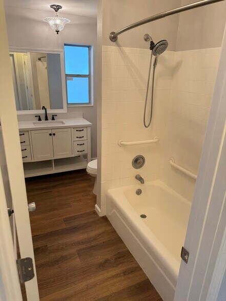 Building Photo - 438 80th Ave N