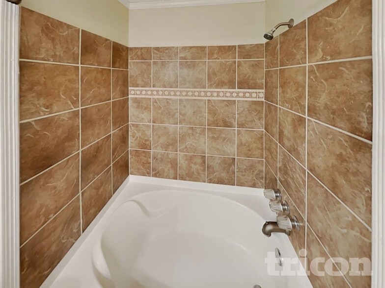 Building Photo - 5040 Sumit Wood Dr NW