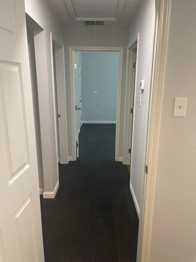 Building Photo - Charming Total Renovation!