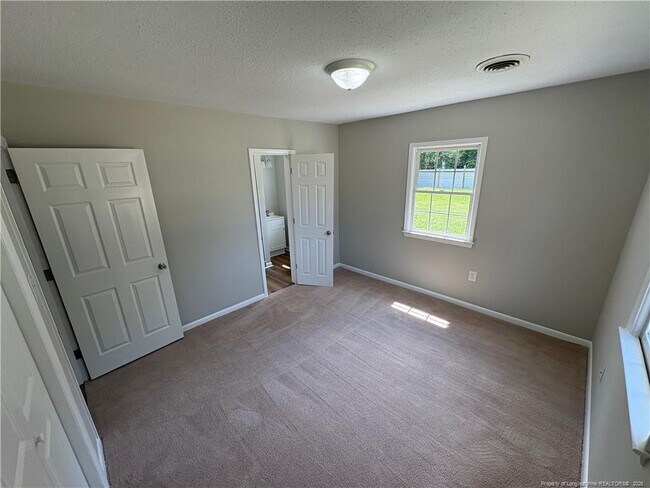 Building Photo - 2690 Belhaven Rd