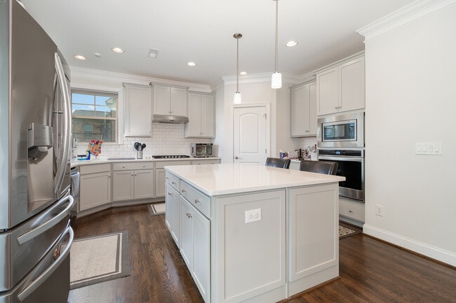 Building Photo - 6006 Tanoak Ct