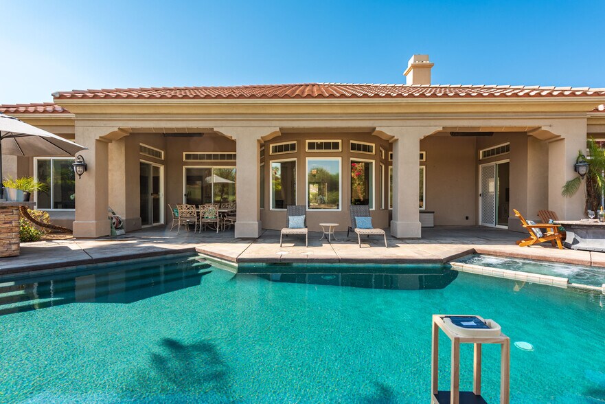 Building Photo - 45 Vista Encantada