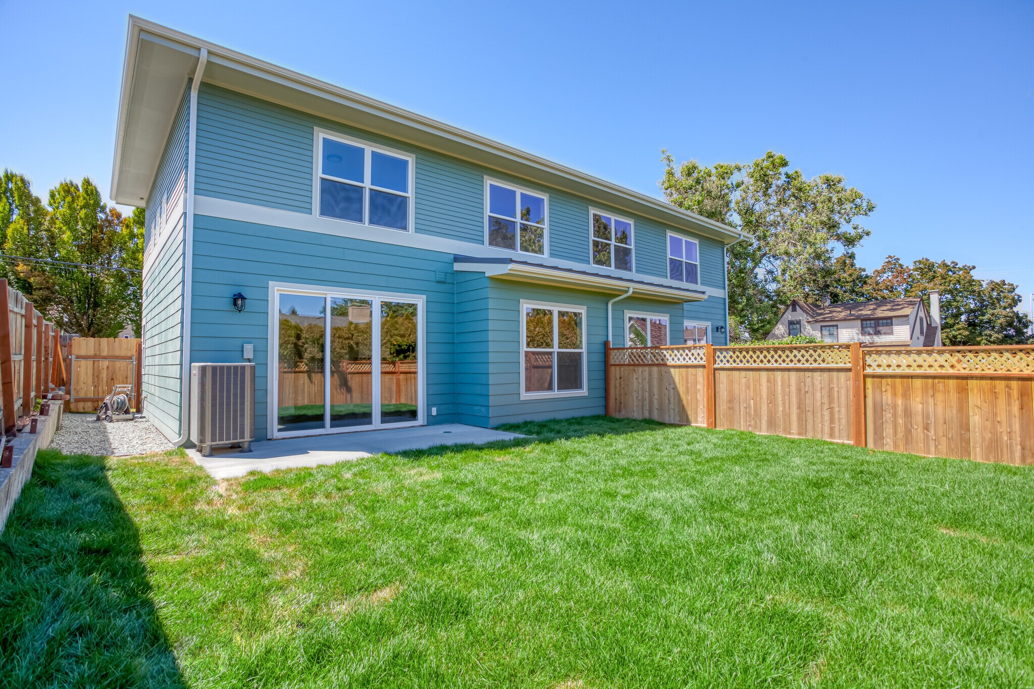Concrete patio - 1205 Fuller St