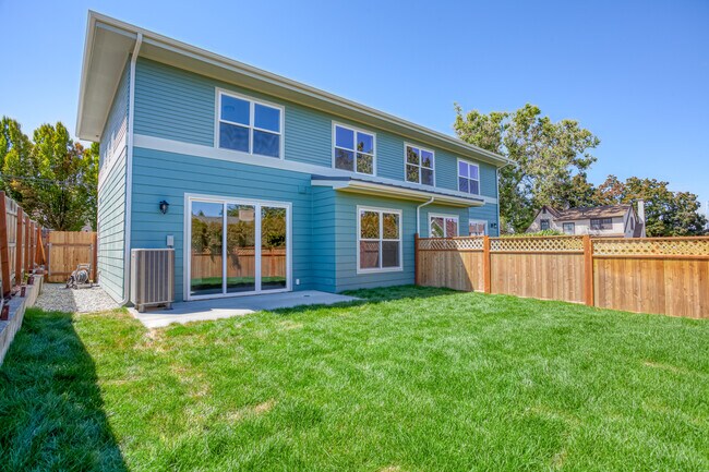 Concrete patio - 1205 Fuller St