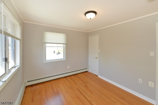 Building Photo - 142 Grand Ave